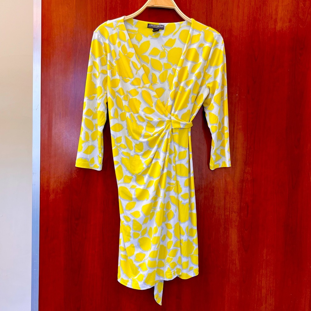 A Pea In The Pod Maternity Mock Wrap Dress Size Small 3/4 Sleeves Yellow Print